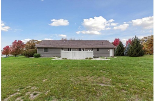 8324 N Ridge Trail, Milton, WI 53563