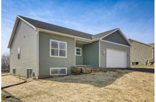 627 Lake View Avenue, Merrimac, WI 53561