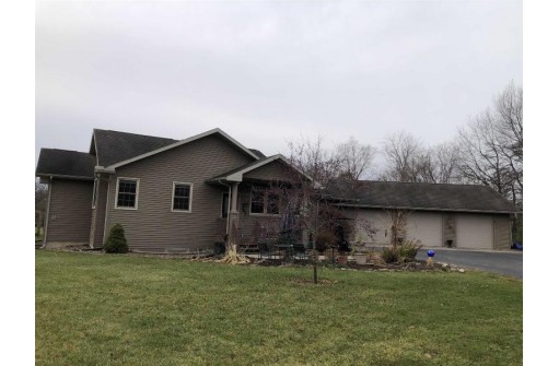 W8471 Highway 33, Portage, WI 53901