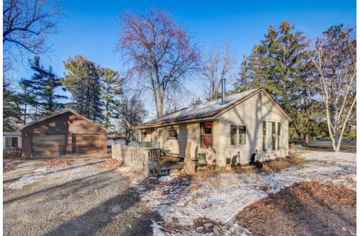 W7670 Dunning Road, Pardeeville, WI 53954