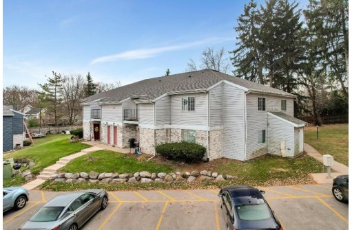 1106 Whispering Pines Way, Fitchburg, WI 53713