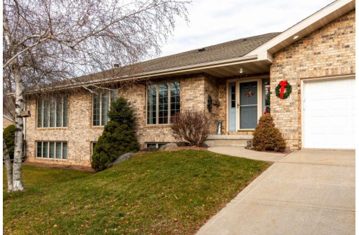 6101 Cottontail Trail, Madison, WI 53718