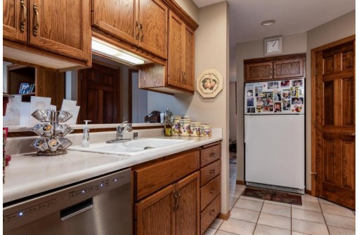 6101 Cottontail Trail, Madison, WI 53718