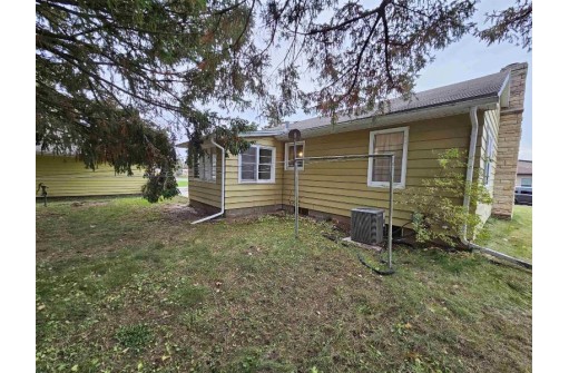 734 N Webb Avenue, Reedsburg, WI 53959