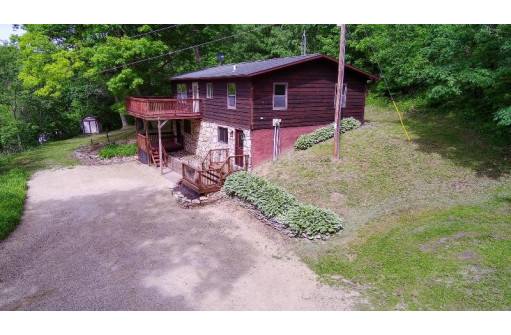 11843 Fuller Hollow Road, Prairie Du Chien, WI 53821