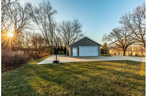 3423 Whistling Wind Way, Sun Prairie, WI 53590