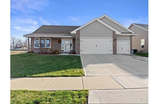 716 Kenseth Way, Cambridge, WI 53523