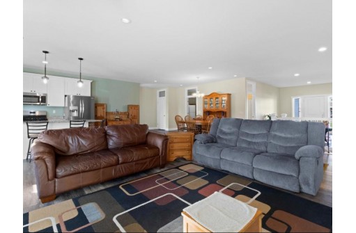 716 Kenseth Way, Cambridge, WI 53523