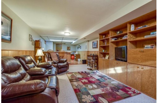 831 E Woodland Trail, Prairie Du Sac, WI 53578