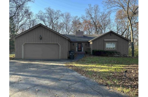 5031 N Knollwood Drive, Janesville, WI 53545