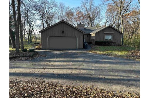 5031 N Knollwood Drive, Janesville, WI 53545