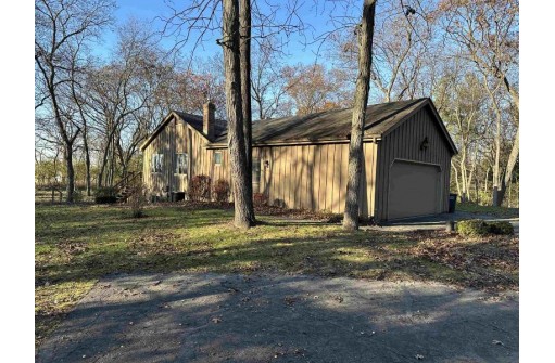 5031 N Knollwood Drive, Janesville, WI 53545