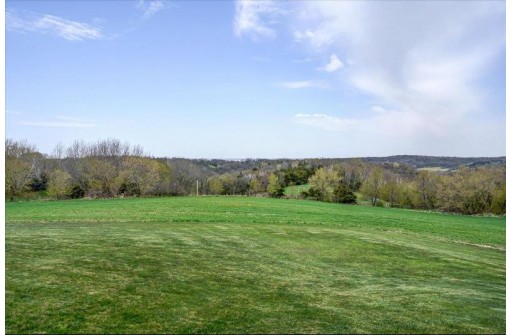 9338 Spring Valley Road, Mazomanie, WI 53560