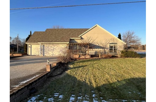 1401 Country Club Lane, Watertown, WI 53098