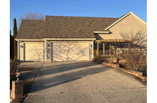 1401 Country Club Lane, Watertown, WI 53098