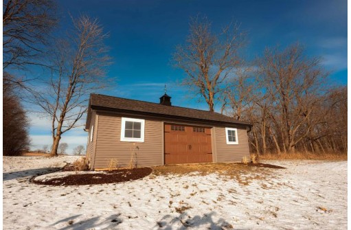 W4845 Pembridge Trail, Monroe, WI 53566