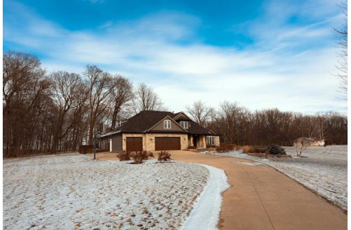 W4845 Pembridge Trail, Monroe, WI 53566