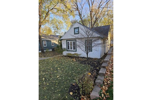 1813 Schlimgen Avenue, Madison, WI 53704