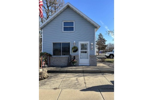 178 S Washington Street, Wyocena, WI 53969-0011