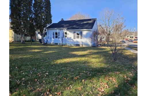 705 9th Avenue, Baraboo, WI 53913