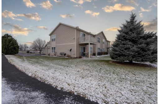 1620 Sienna Crossing, Janesville, WI 53546