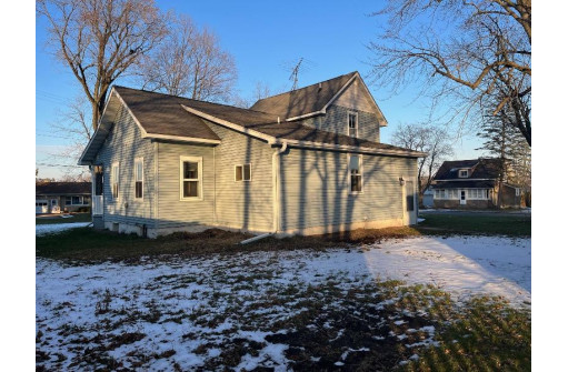 331 S West Street, Neshkoro, WI 54960-8763