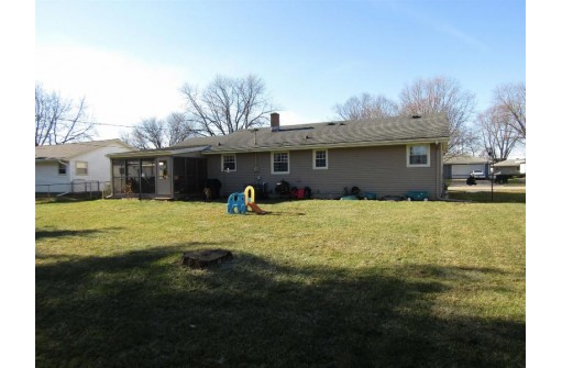 2420 Sherwood Drive, Janesville, WI 53545