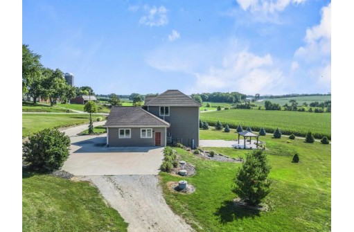 973 Clarkson Road, Marshall, WI 53559