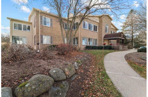 95 Golf Parkway G, Madison, WI 53704