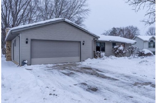 8 Goodland Avenue, Deerfield, WI 53531