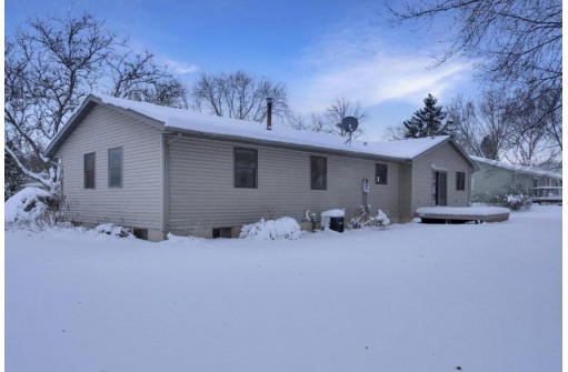 8 Goodland Avenue, Deerfield, WI 53531