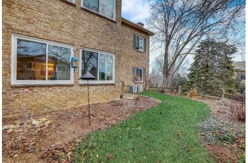 1629 N Golf Glen B, Madison, WI 53704