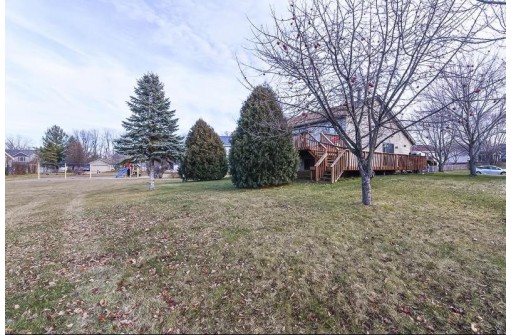 609 N Woods Edge Drive, Oregon, WI 53575