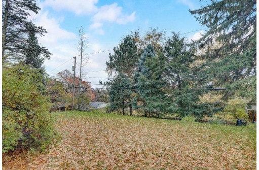 35 Hiawatha Circle, Madison, WI 53711