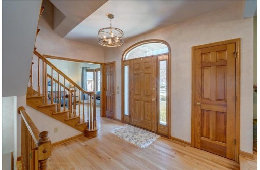 6104 Spring Pond Court, McFarland, WI 53558