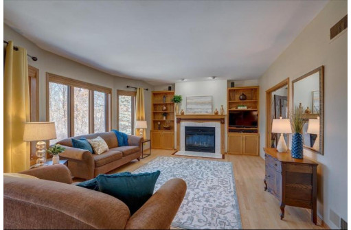 6104 Spring Pond Court, McFarland, WI 53558