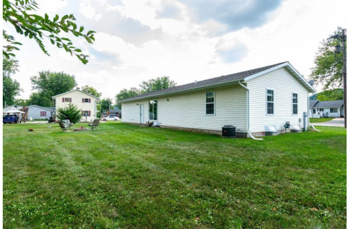 S8010 Maple Park Road, Prairie Du Sac, WI 53578