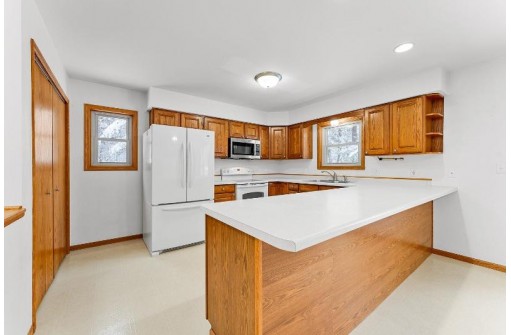 S2124 Pine View Court, Baraboo, WI 53913