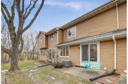 209 Meadow Oak Trail, Waunakee, WI 53597