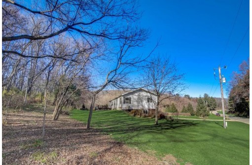 5575 Reeve Road, Mazomanie, WI 53560-9373