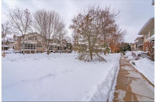 12 Prairie Edge Way, Fitchburg, WI 53711