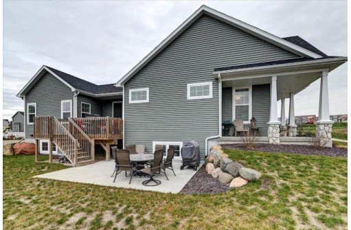 610 Hillcrest Drive, Waunakee, WI 53597