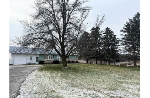 W11561 County Road G, Randolph, WI 53956