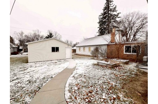 320 11th Street, Baraboo, WI 53913