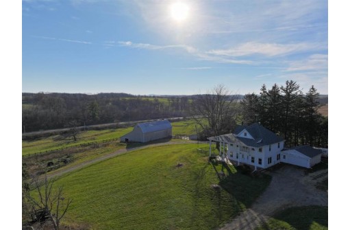 2498 County Road E, Mineral Point, WI 53565