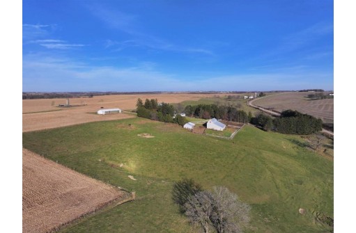 2498 County Road E, Mineral Point, WI 53565