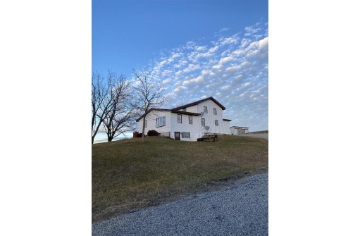 N8176 Kelly Road, Brooklyn, WI 53521