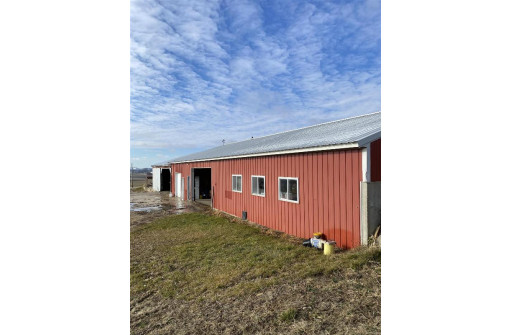 N8176 Kelly Road, Brooklyn, WI 53521