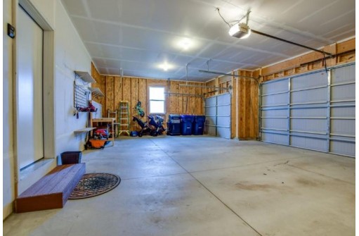 708 Kenseth Way, Cambridge, WI 53523