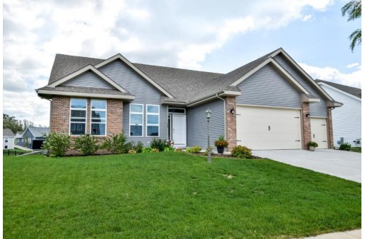 708 Kenseth Way, Cambridge, WI 53523